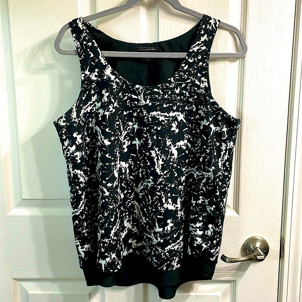 Black and white shell tank